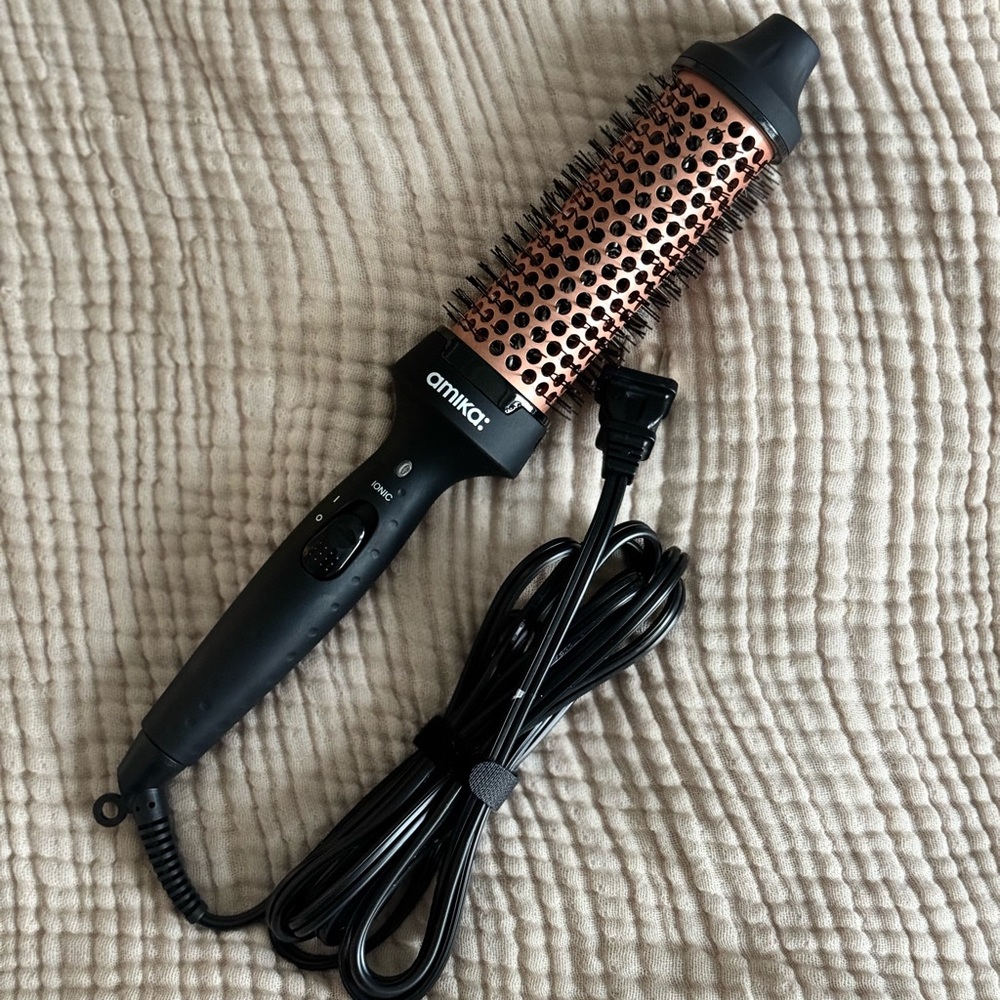 Amika blowout babe thermal ionic hairbrush